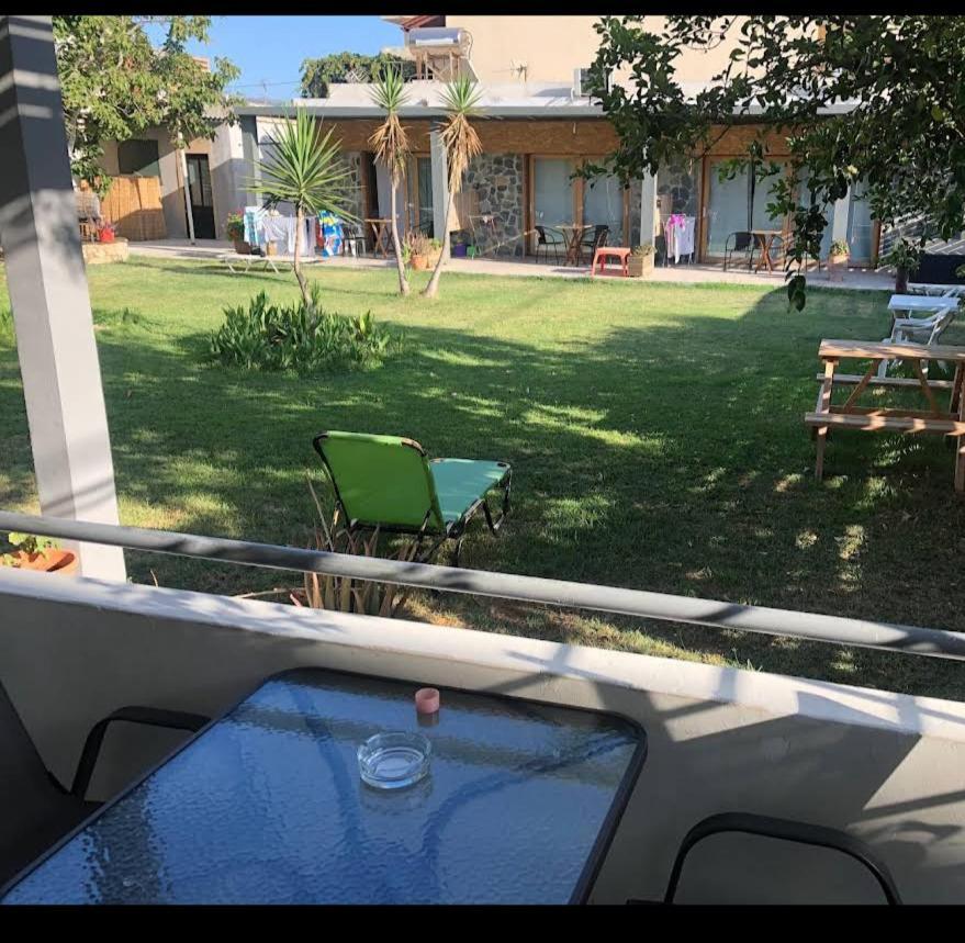 D. Beloni Studios Chania  Luaran gambar